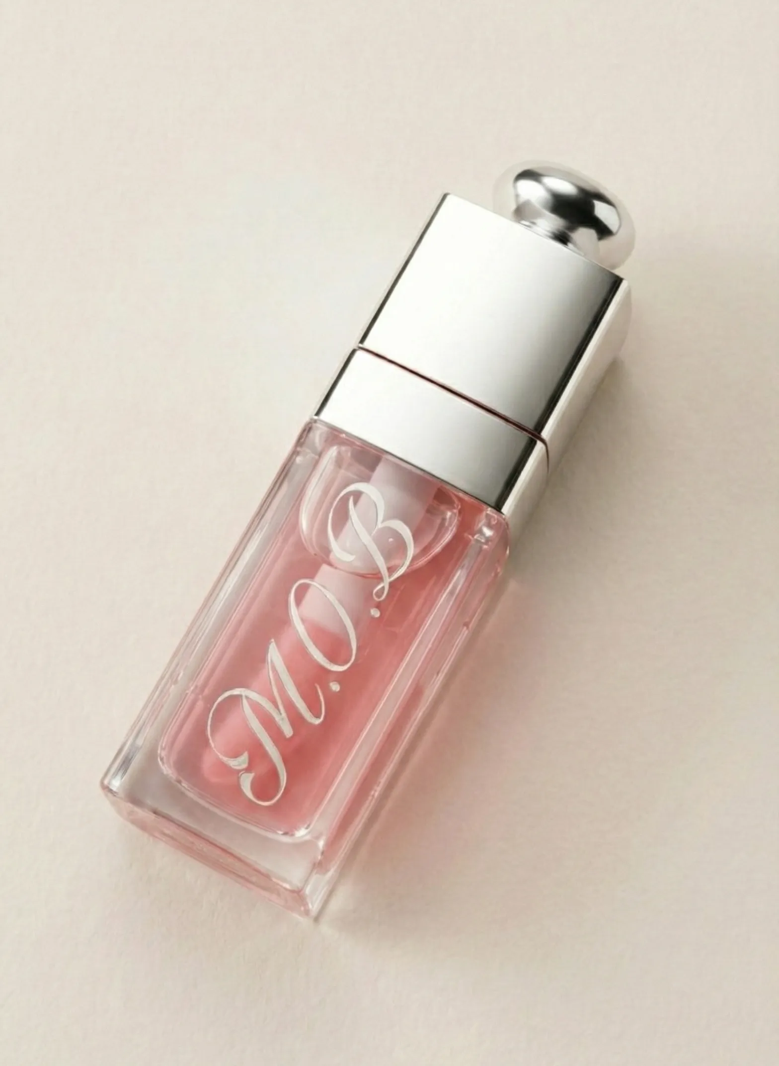Lip gloss engraving